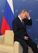 Президент России Владимир Путина ждет встречи с китайским лидером на саммите АТЭС во Владивостоке 7 сентября 2012 года. Фото Reuters