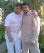 Справа — Зелимхан Исраилов, Бес Справа — Зелимхан Исраилов, Бес