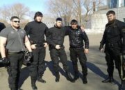 «Охранники Кадырова». Крайний слева — Тархан Курбанов